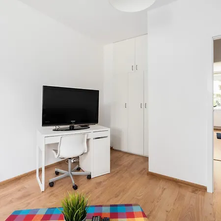 Spacious Family Promienista 1,5 Km To Hala Arena By Renters Apartment