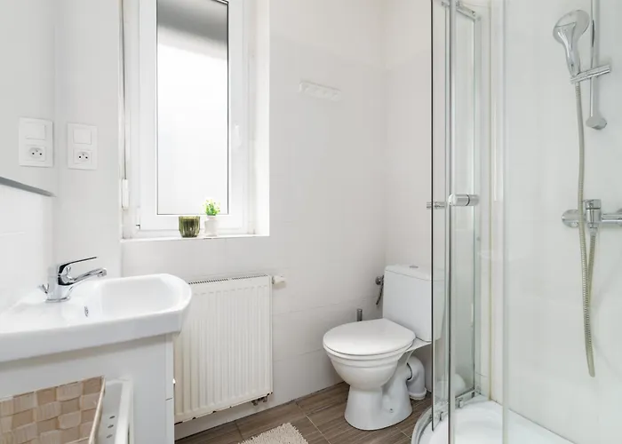 Spacious Family Promienista 1,5 Km To Hala Arena By Renters شقة